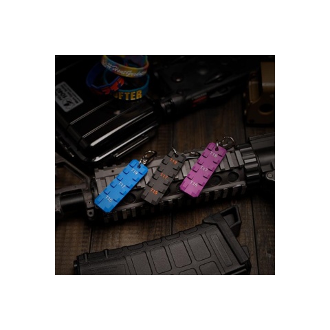 Laylax Rubber Picatinny Rail Key Chain (Purple/Gray)