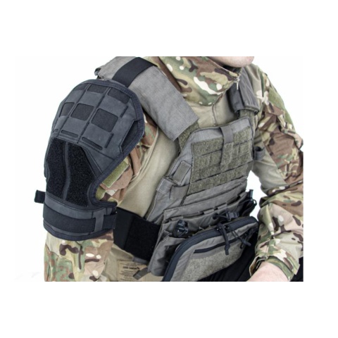 Laylax Shoulder Armor (Color: Black)(L-XL)