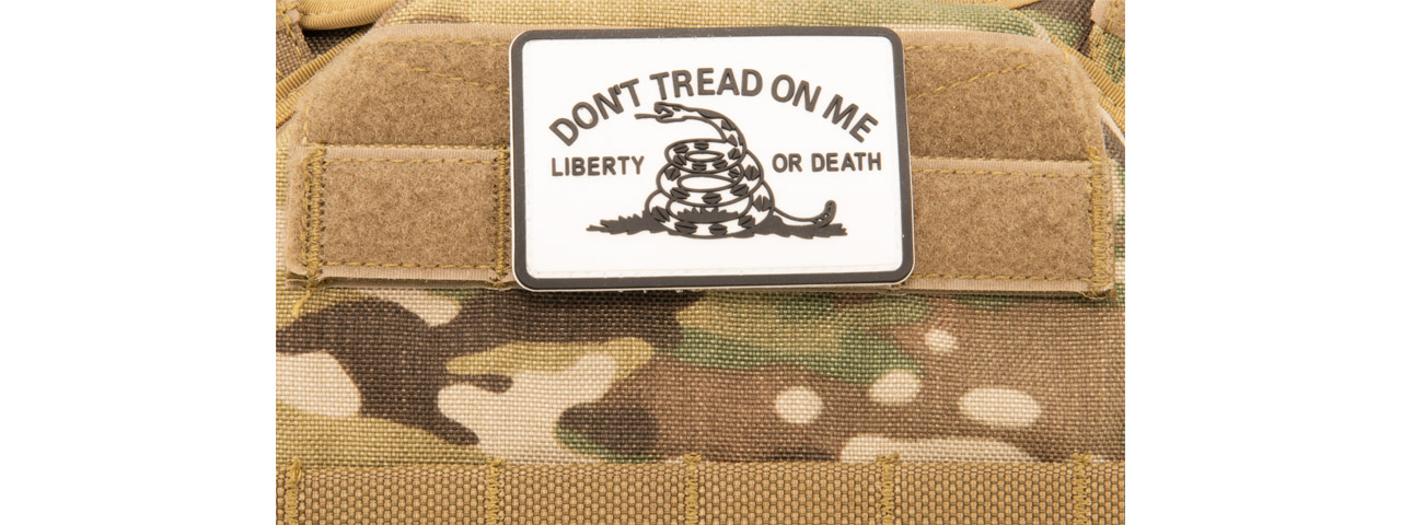 "Don't Tread on Me Liberty or Death" PVC Patch (Color: White) - Click Image to Close