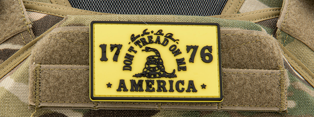 "Don't Tread on Me America 1776" PVC Patch (Color: Yellow) - Click Image to Close