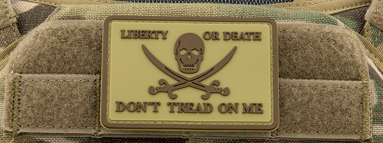 Pirate Skull Liberty or Death, Don't Tread On Me PVC Patch (Color: Coyote Tan) - Click Image to Close