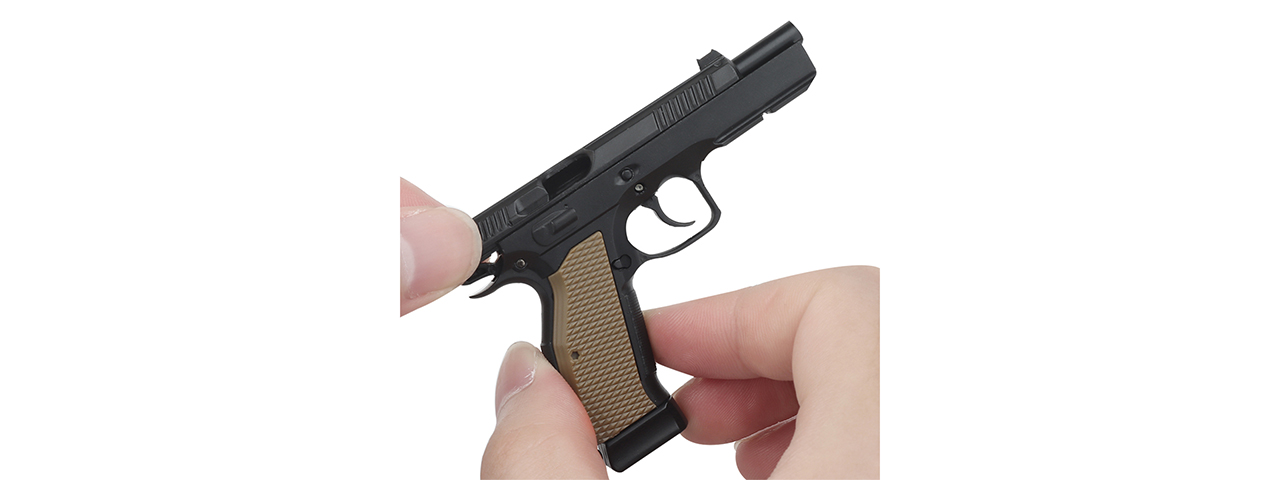 Tactical Detachable Mini Pistol Keychain with Holster (Color: Black) - Click Image to Close
